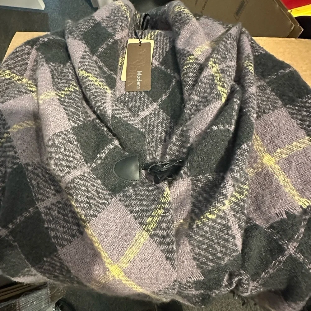 4/$25**New Modema NY Woven Plaid Cape Wrap Purple Cream.